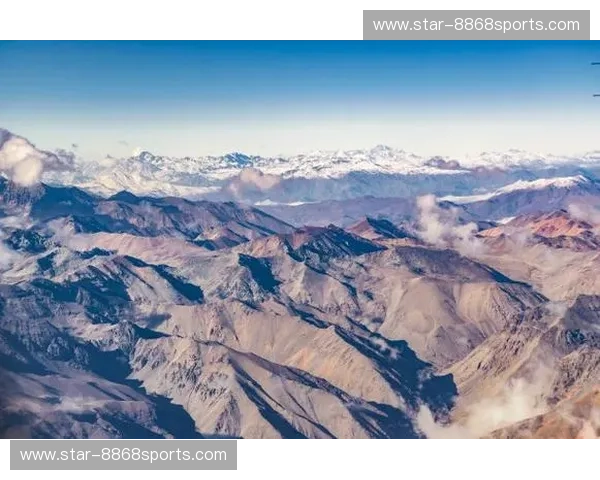 安第斯山脉上的双雄对决：一场超越足球的玻利维亚与智利情结